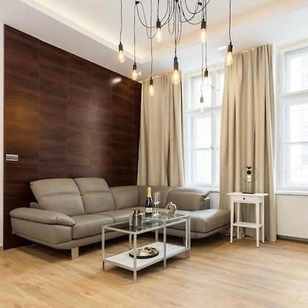 Luxury Apartment On Wenceslas Square Praga Exterior foto